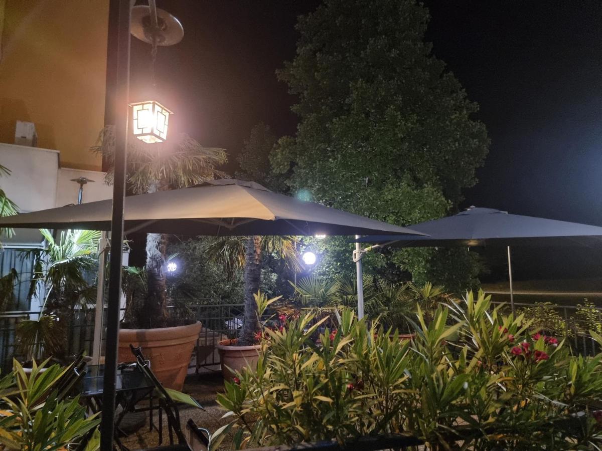 Hotel Restaurant Le Relais - Pau Nord Lons Exterior photo